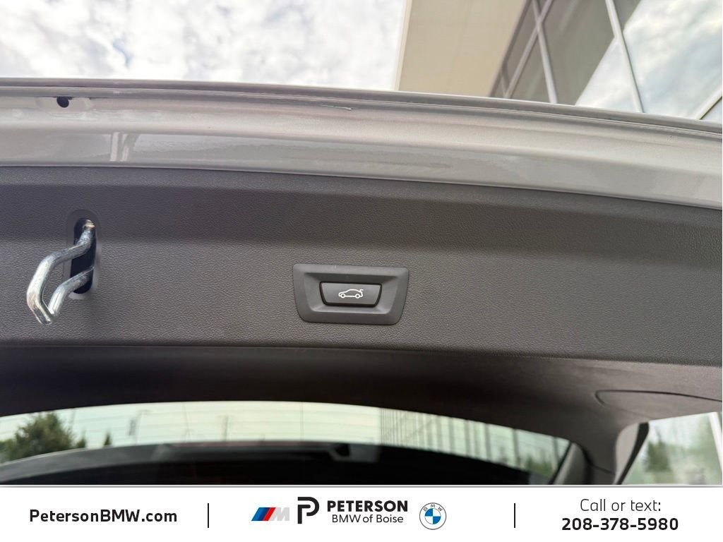 Used 2019 Silver BMW xDrive30i image 12