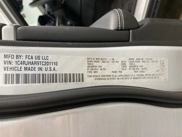 New 2026 Silver Zynith Exterior Paint Jeep Altitude image 41