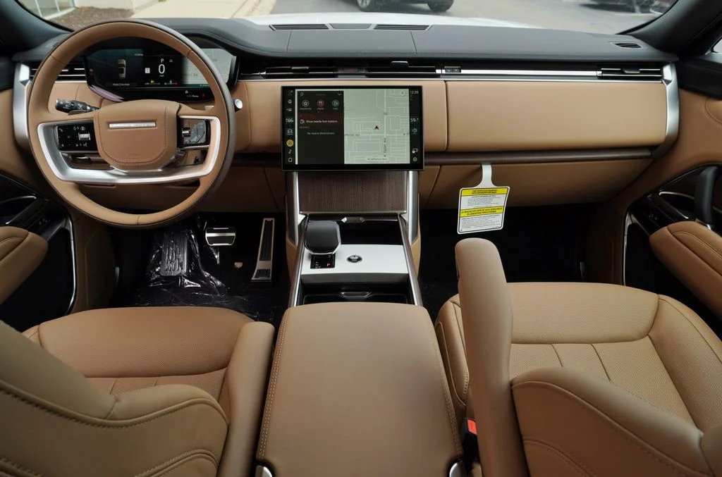 New 2026 Fuji White Land Rover SE image 8