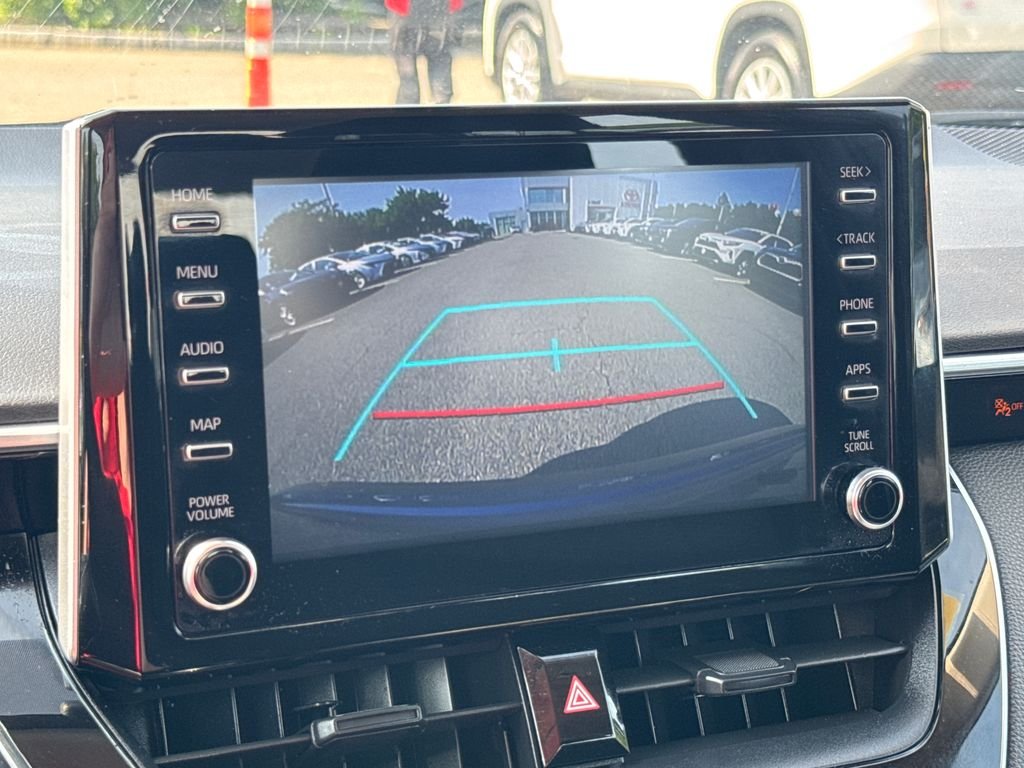 Used 2020  Toyota LE image 21