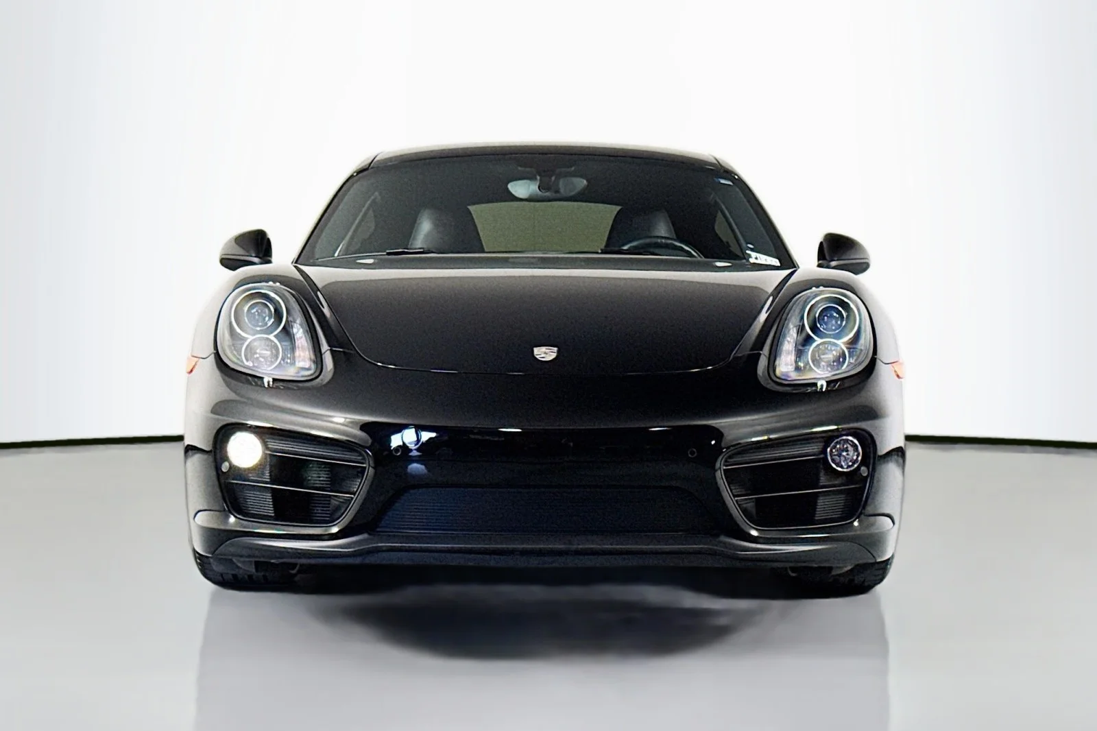 Used 2016 Black Porsche  image 2