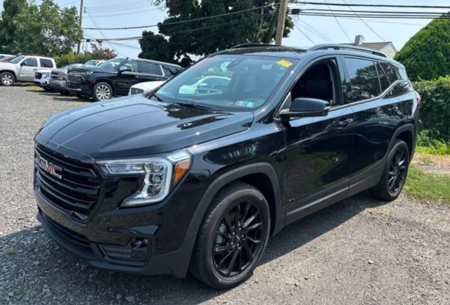 Used 2023 Black GMC SLT image 1