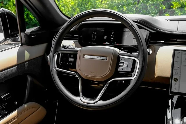 New 2026 Fuji White Land Rover SE image 20