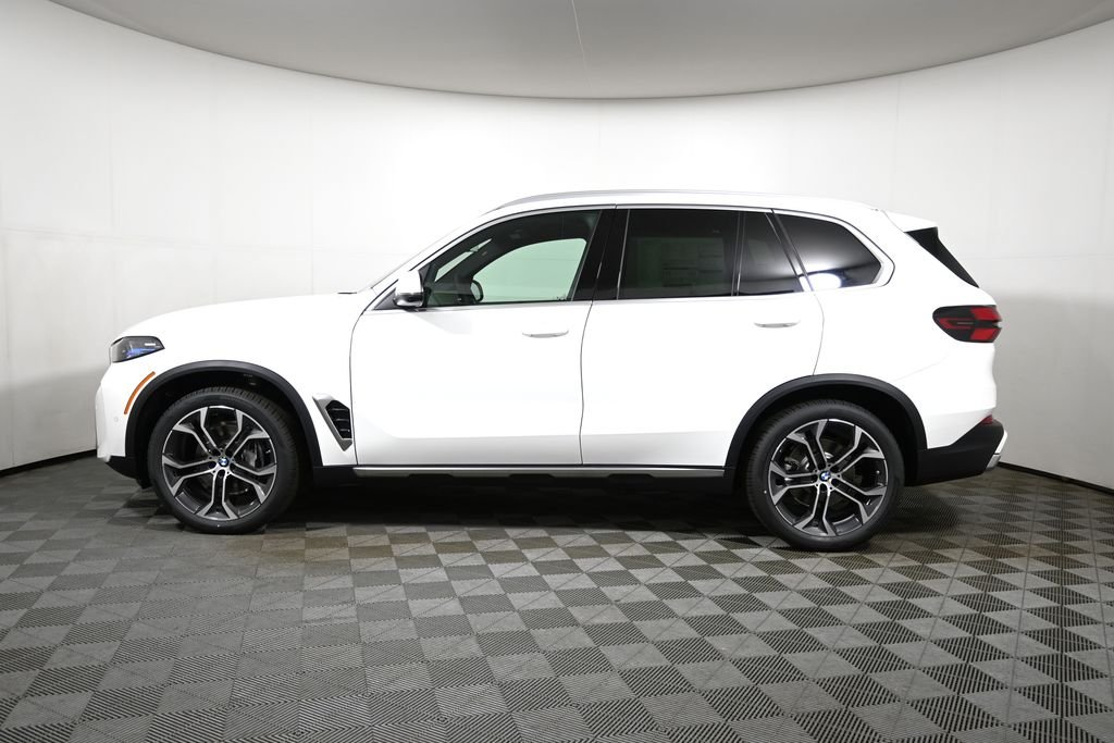 New 2026 Alpine White BMW xDrive40i image 2