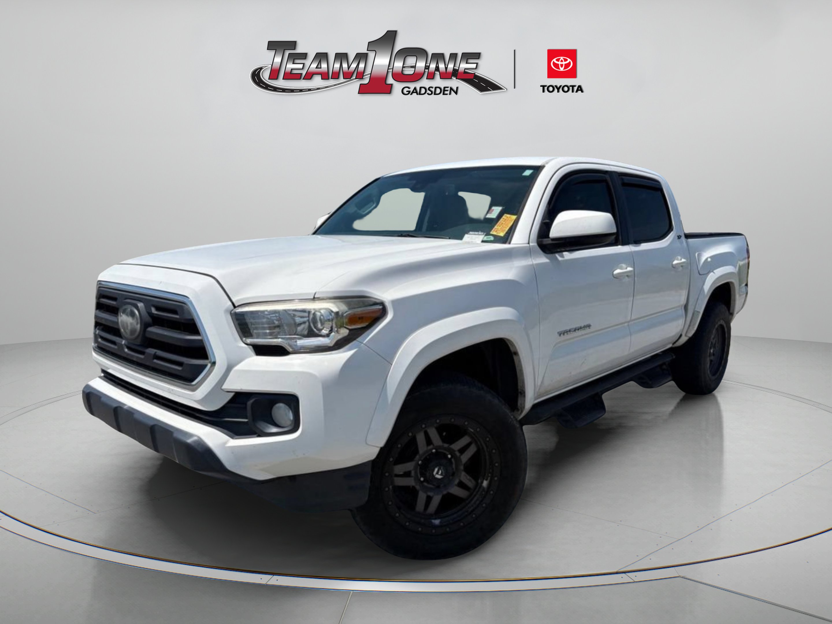 Used 2018 Super White Toyota SR5 image 6