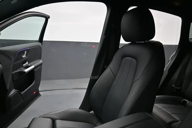 Used 2025 Black Mercedes-Benz GLA 250 image 31