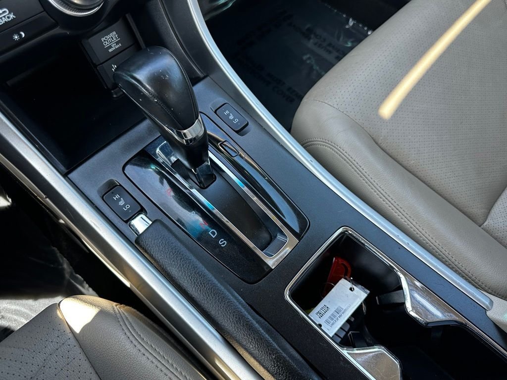 Used 2015  Honda Touring image 26