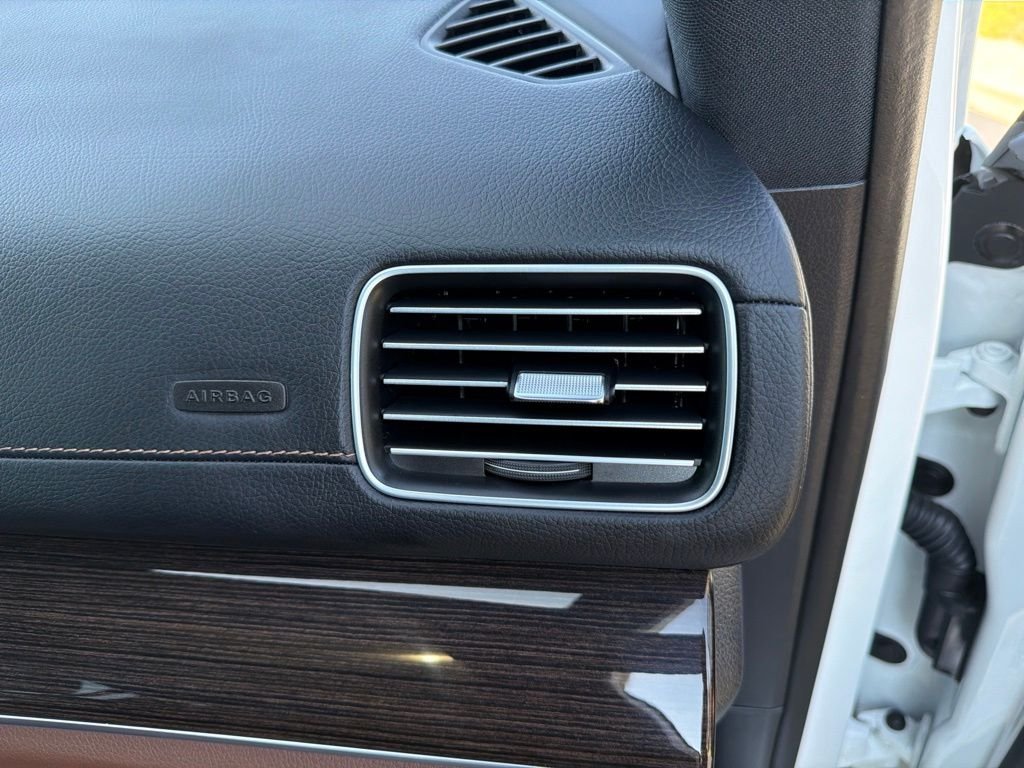 Used 2025  Mercedes-Benz GLS 450 image 17