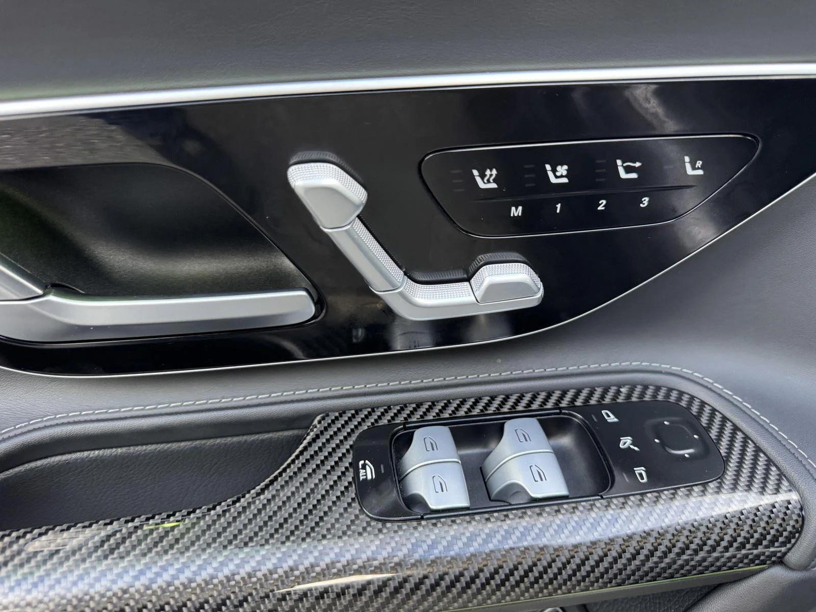 Used 2022  Mercedes-Benz AMG® SL 63 image 23