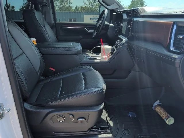 Used 2025 White GMC Denali image 10