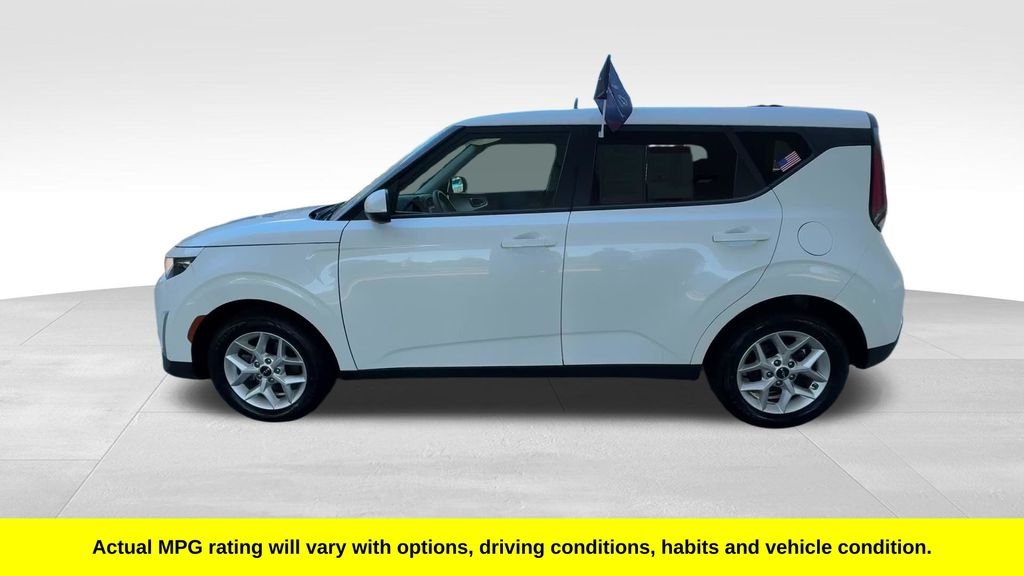 Used 2023 White Kia LX image 3