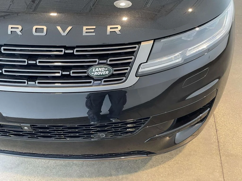 New 2026 Santorini Black Land Rover SE image 7