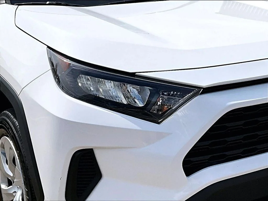2021 Toyota RAV4 LE - Photo 34