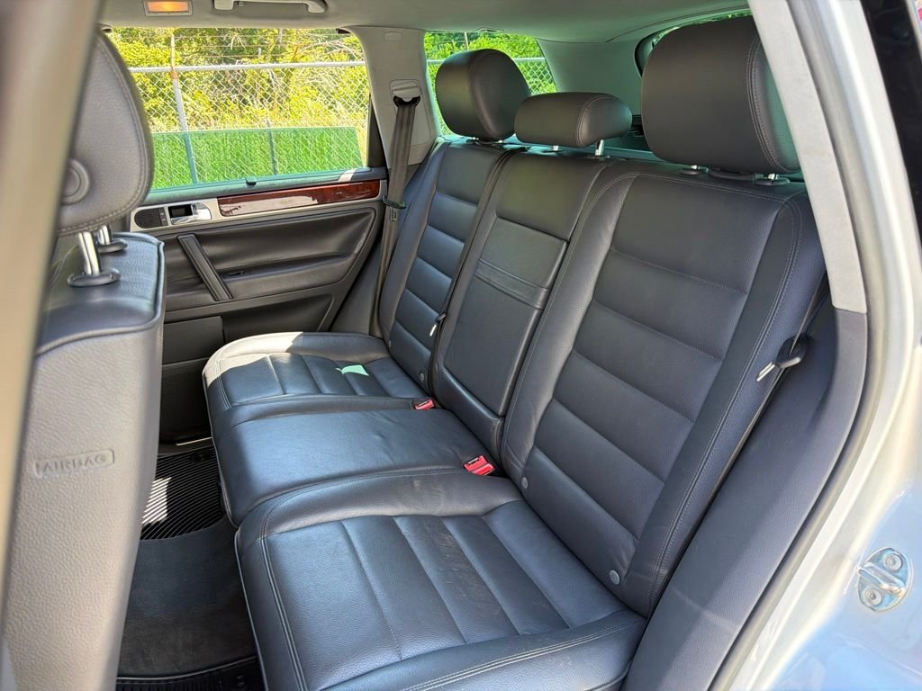 Used 2006 Silver Volkswagen V10 TDI image 20