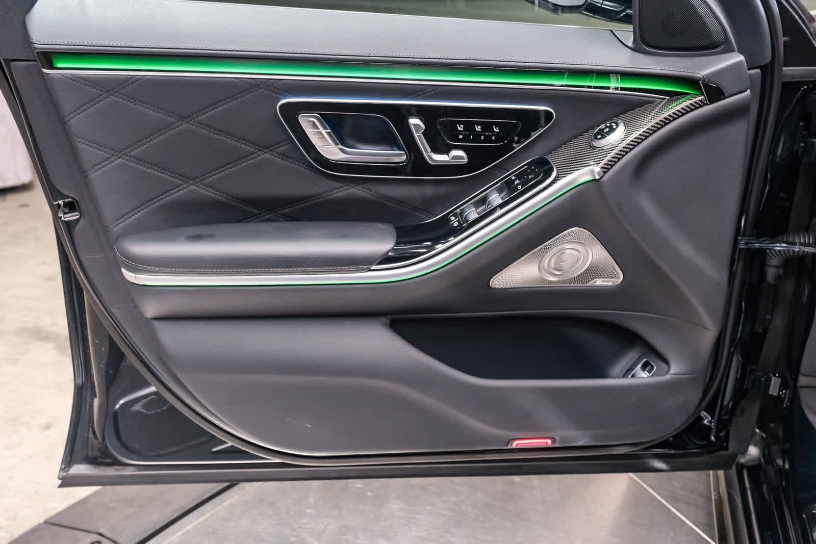 Used 2026 Emerald Green Metallic Mercedes-Benz AMG® S 63 E image 31
