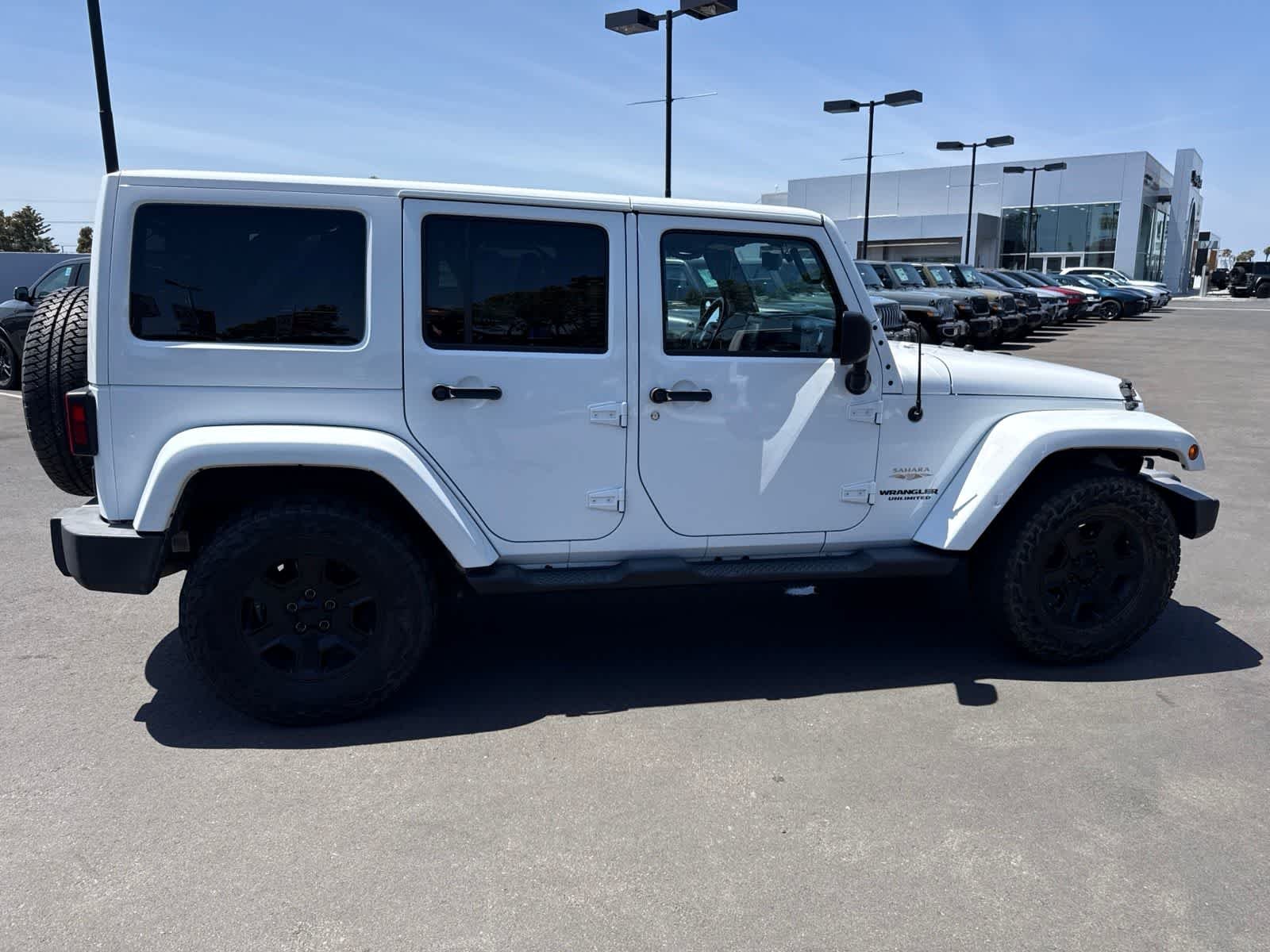 Used 2014 Bright White Clearcoat Jeep Sahara image 11