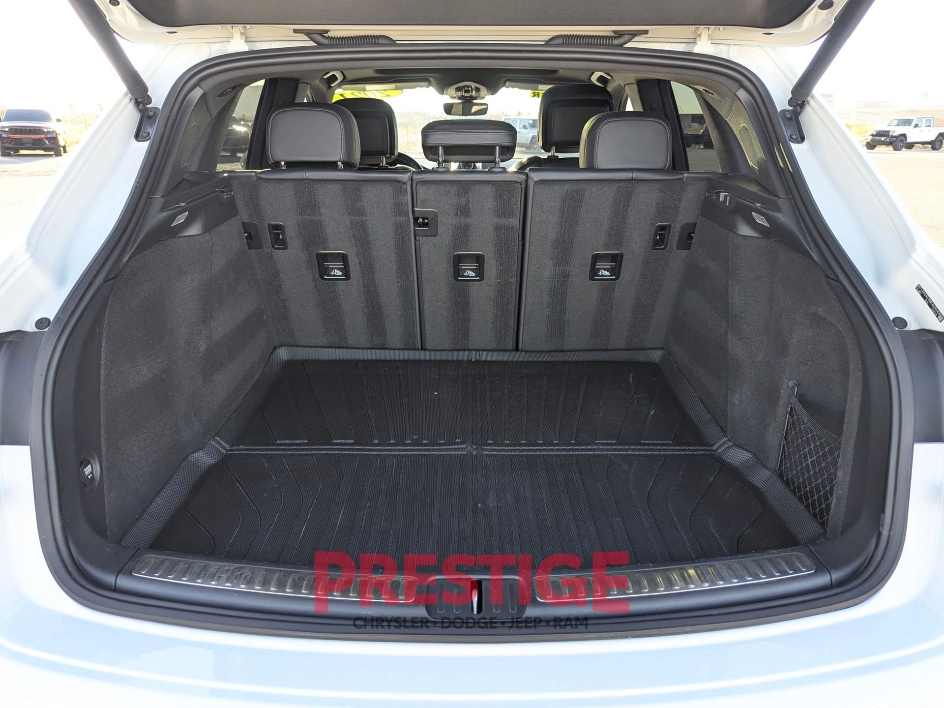 Used 2021 White Porsche Base image 9