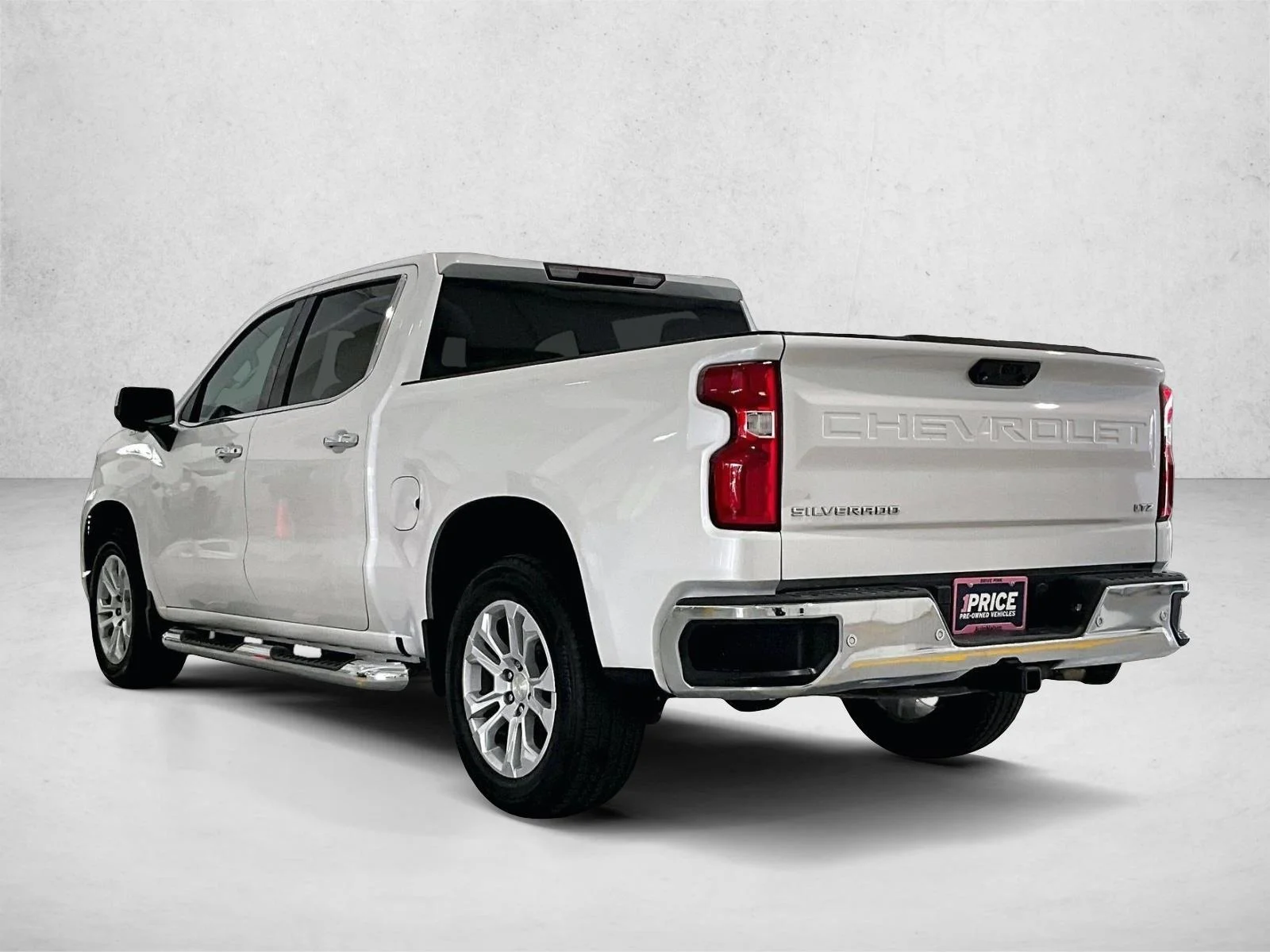 Used 2022 Iridescent Pearl Tricoat Chevrolet LTZ image 13