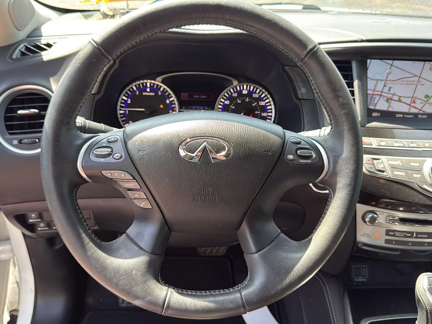 Used 2020 Majestic White INFINITI LUXE image 6