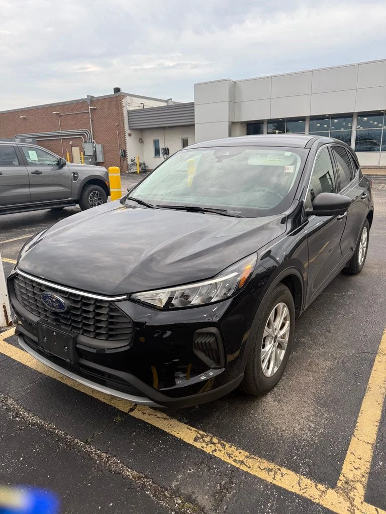 Used 2023 Black Ford Active image 6
