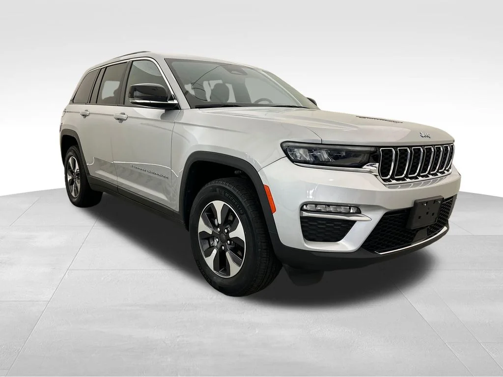 Used 2024 Silver Jeep 4xe image 8