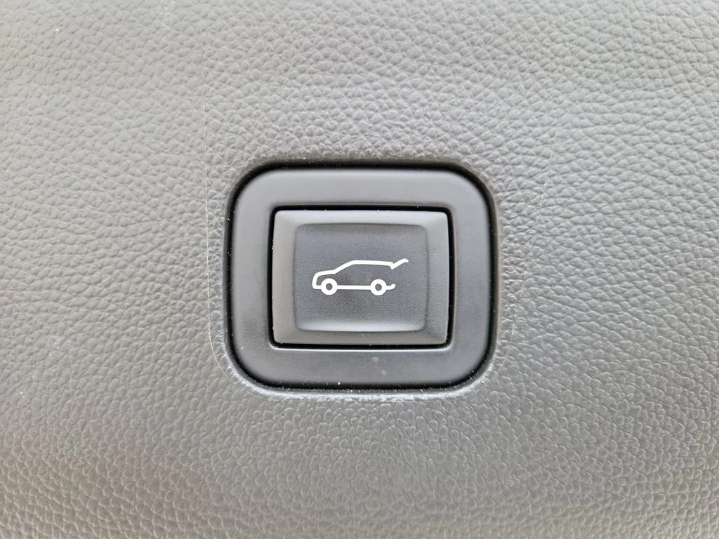 Used 2023 Gray Buick Essence image 8