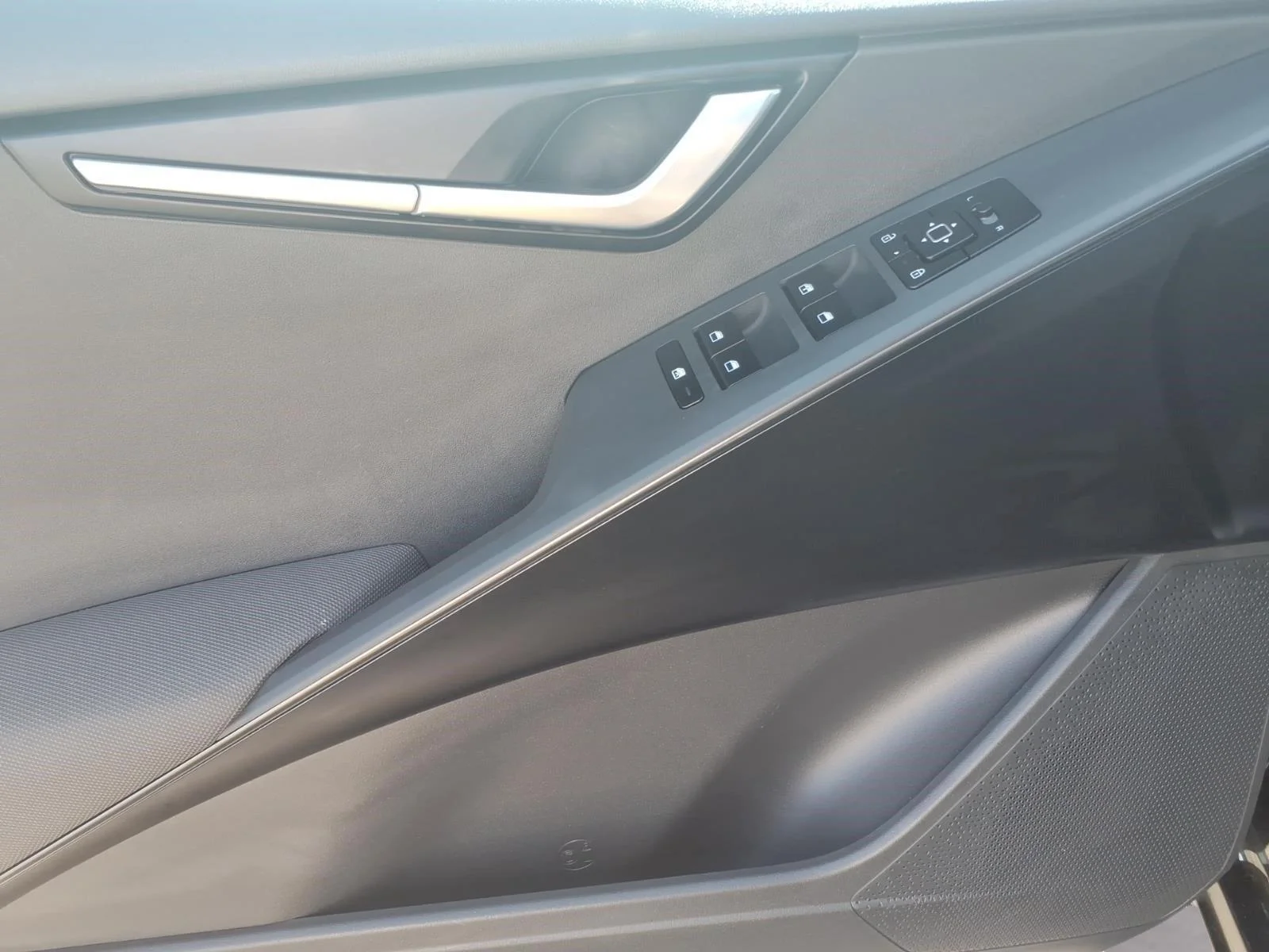 Used 2026 Interstellar Gray Kia LX image 18