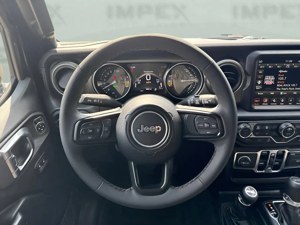 Used 2023 Black Jeep  image 13