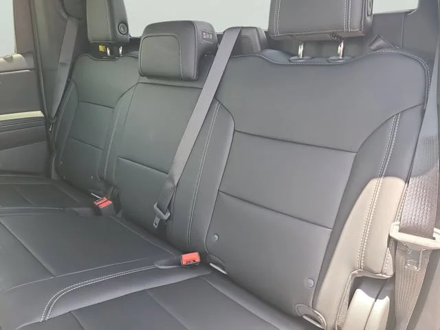 New 2026 Slate Gray Metallic Chevrolet LT - Standard Range image 11