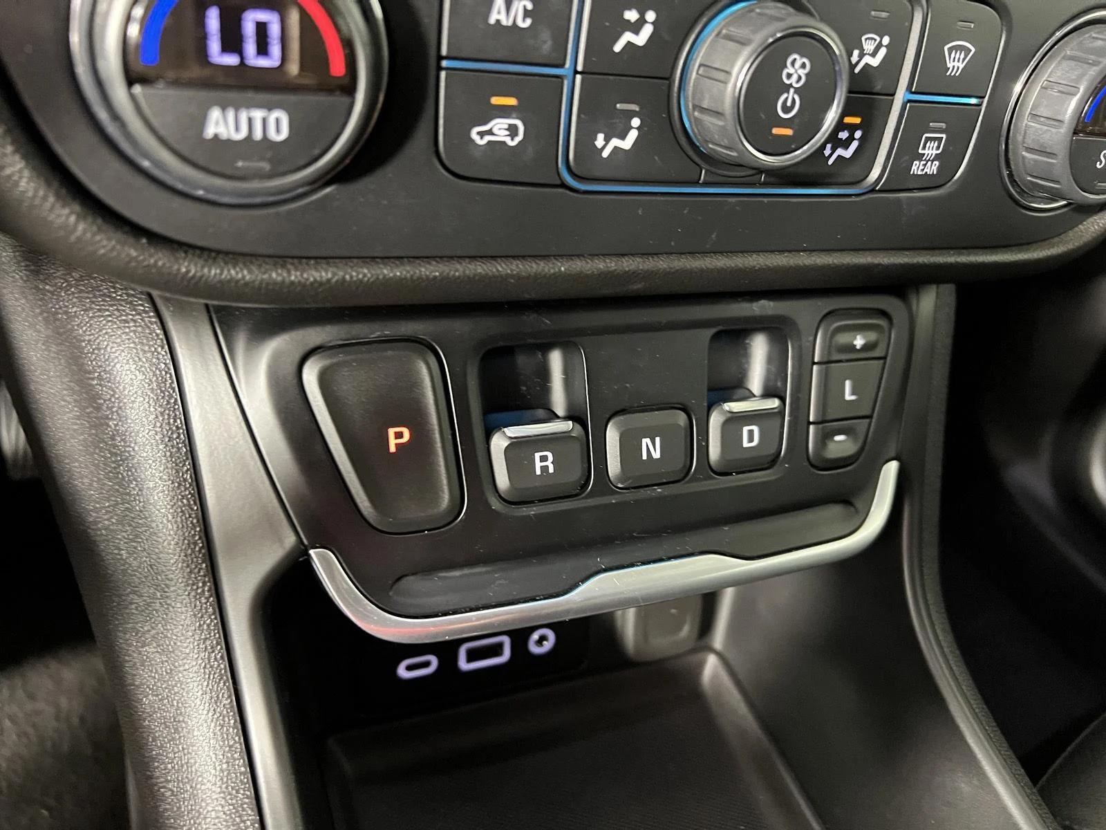 Used 2020 RED QUARTZ TINTCOAT GMC SLT image 26