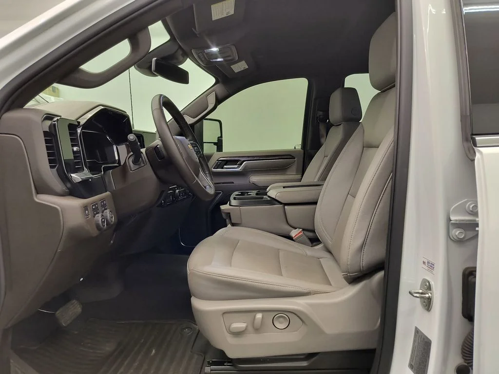 Used 2024 Summit White Chevrolet LTZ image 5