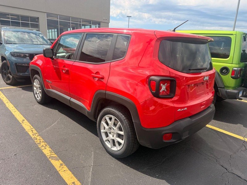 Used 2023 Colorado Red Clearcoat Jeep Latitude 4x4 image 7
