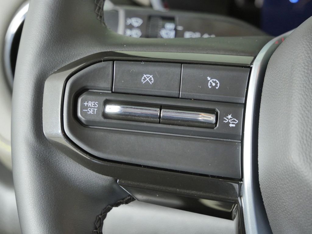 Used 2025 White Chevrolet ZR2 image 38