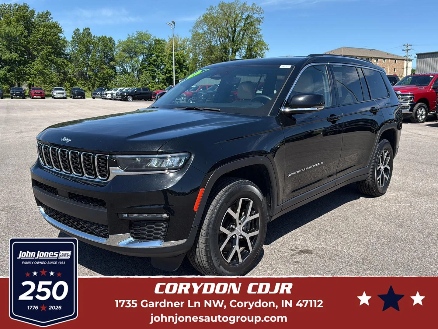 Used 2023 Diamond Black Crystal Pearlcoat Jeep Limited image 1