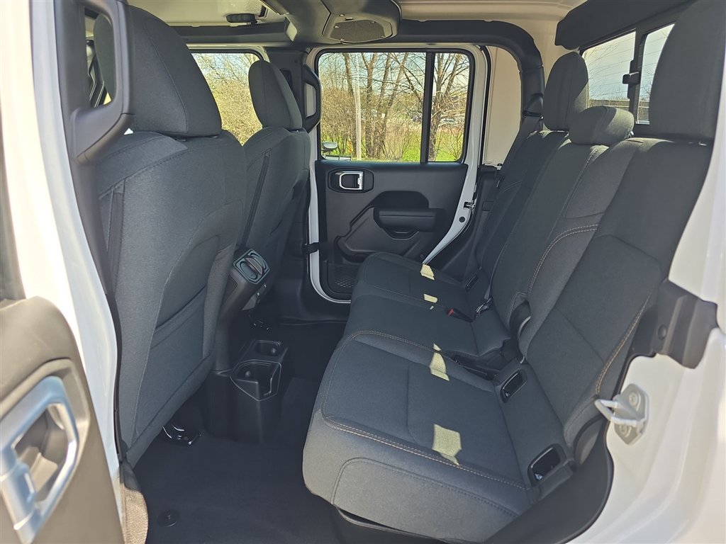 New 2026 Bright White Clear-Coat Exterior Paint Jeep Sport S image 18