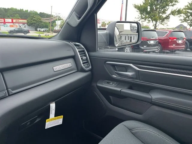 New 2026 Diamond Black Crystal Pearl-Coat Exterior Paint RAM Big Horn/Lone Star image 17