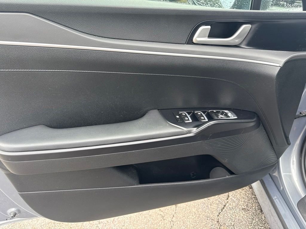 Used 2021 Silver Kia LXS image 20