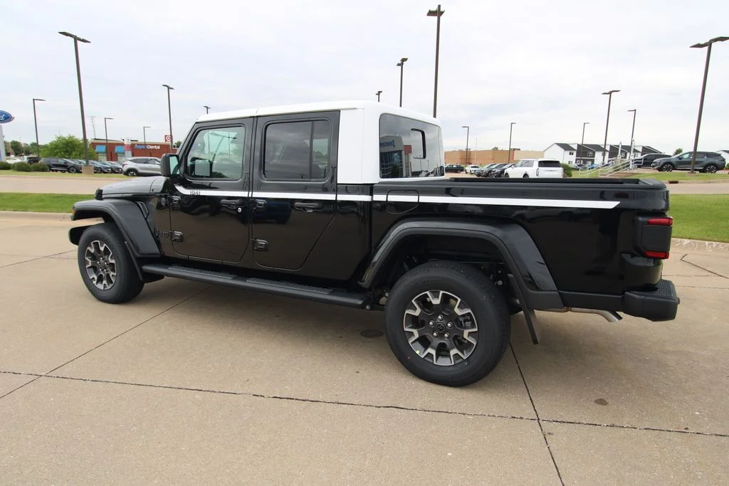 New 2026 Black Clear-Coat Exterior Paint Jeep Sahara image 18