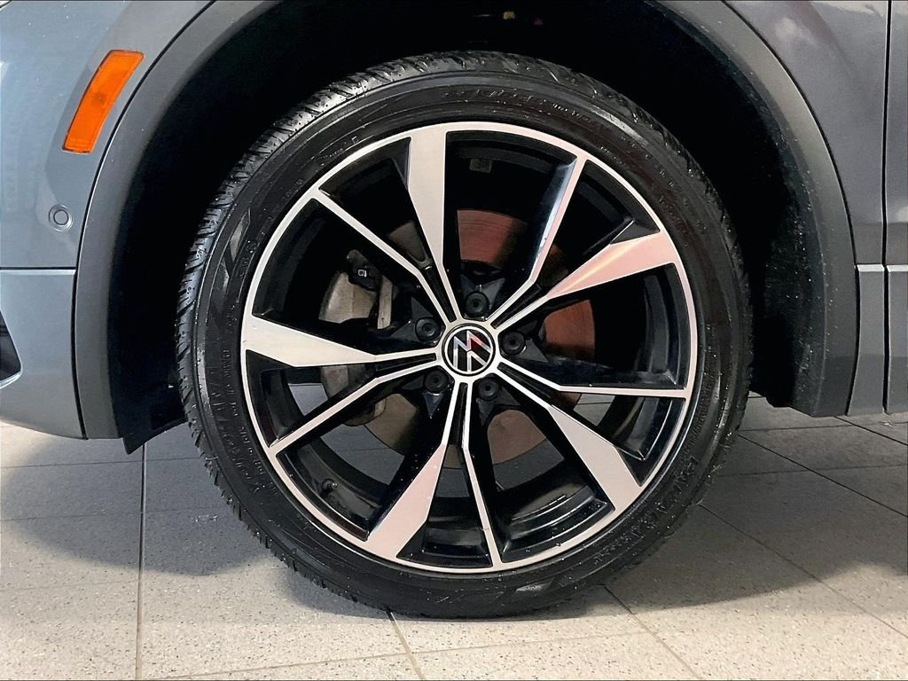 Used 2022 Gray Volkswagen 2.0T SEL R-Line image 7