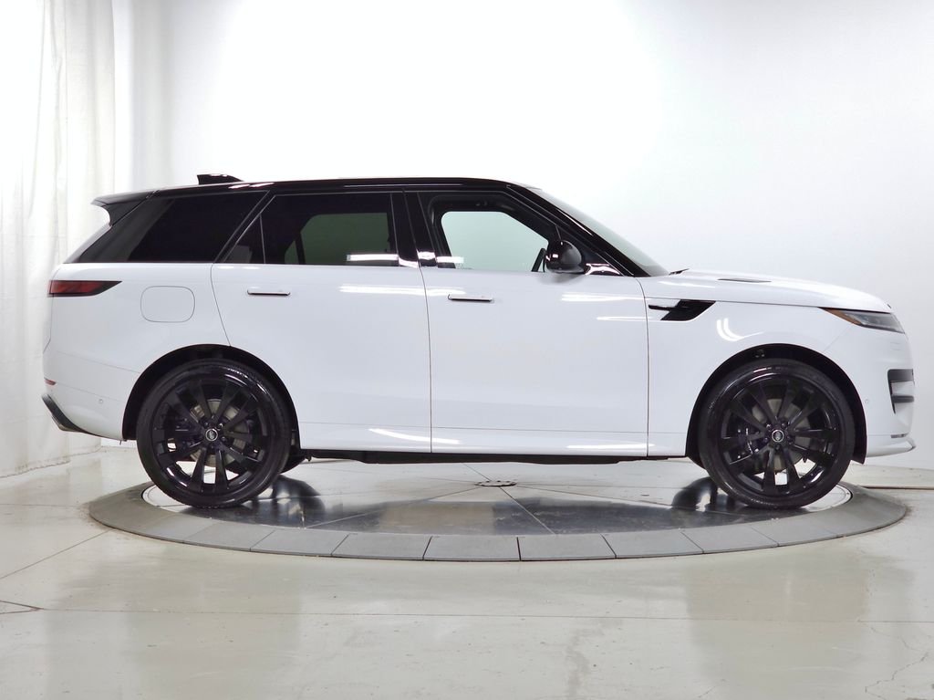 Certified Used 2025 Fuji White Land Rover Dynamic SE image 9