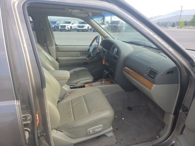 Used 2001 Tan INFINITI Luxury image 20