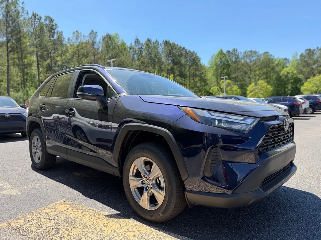 Used 2025  Toyota XLE image 4