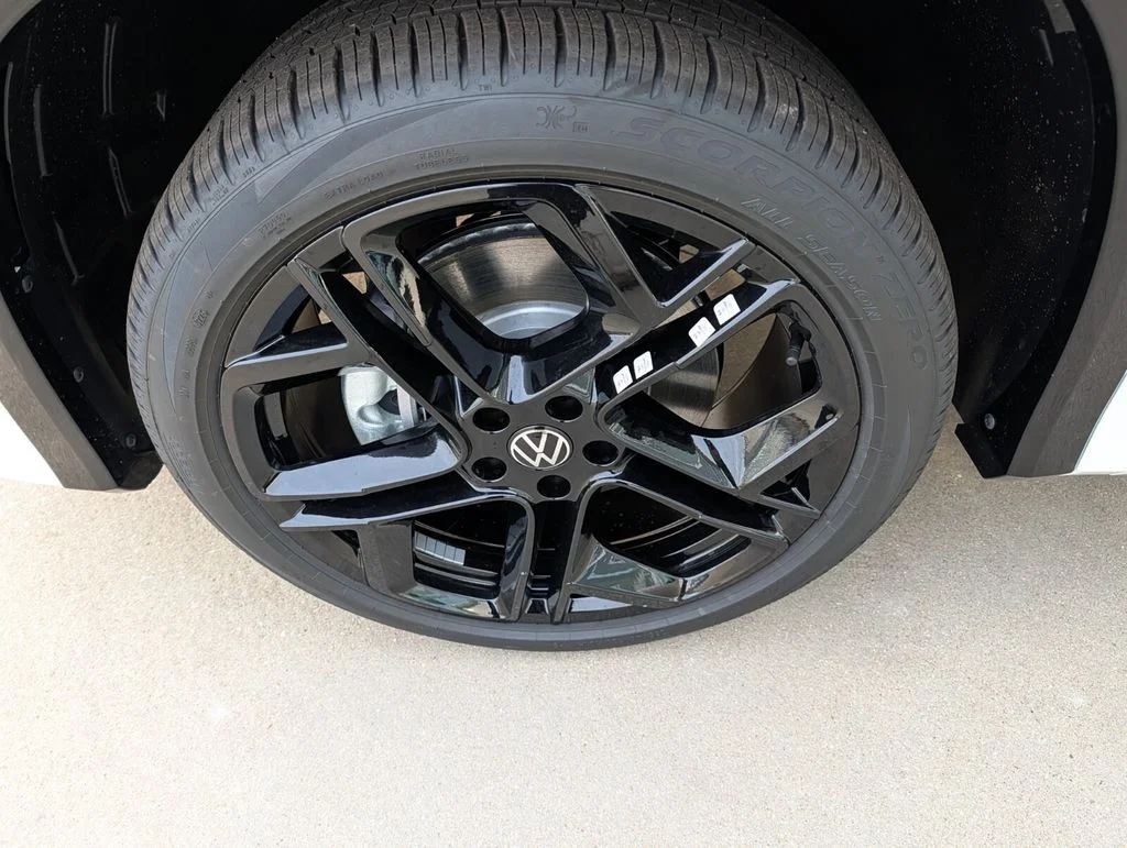 New 2026 White/off-white Volkswagen 2.0T SE R-Line Black image 10