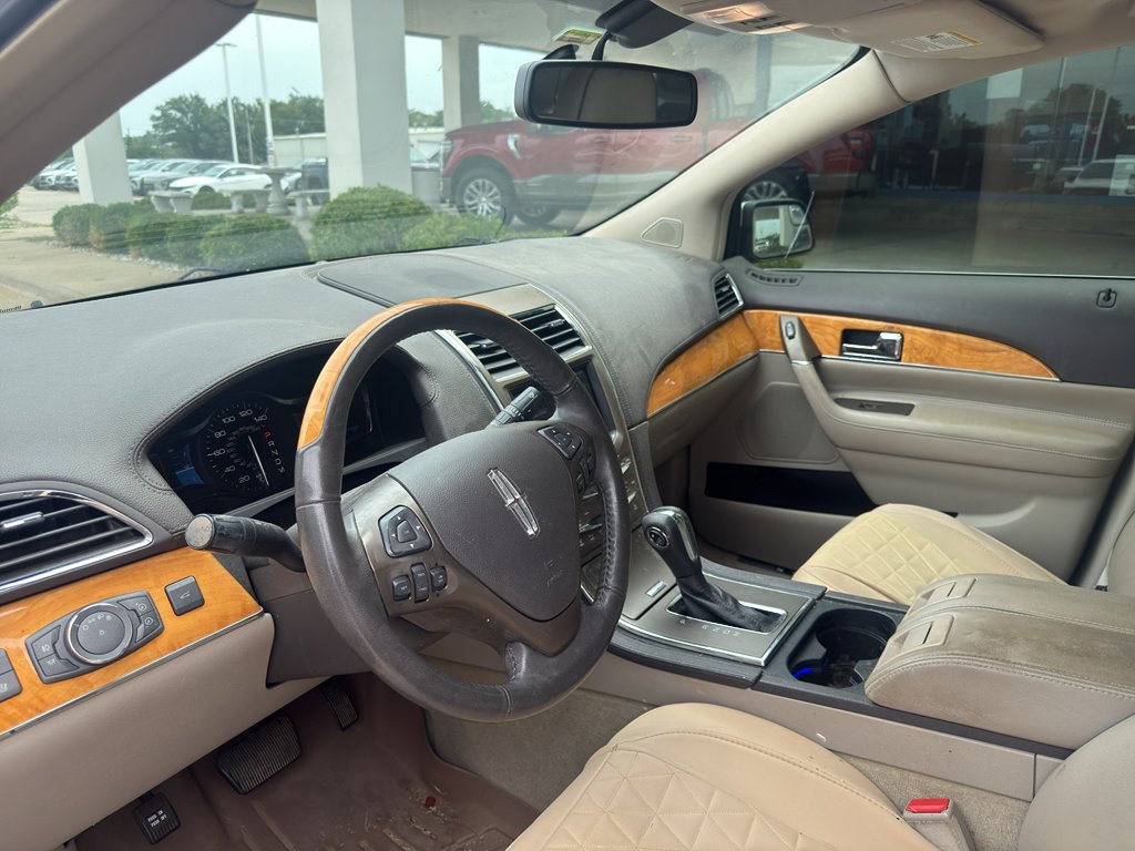 Used 2011 Gold Leaf Metallic Lincoln Base image 2