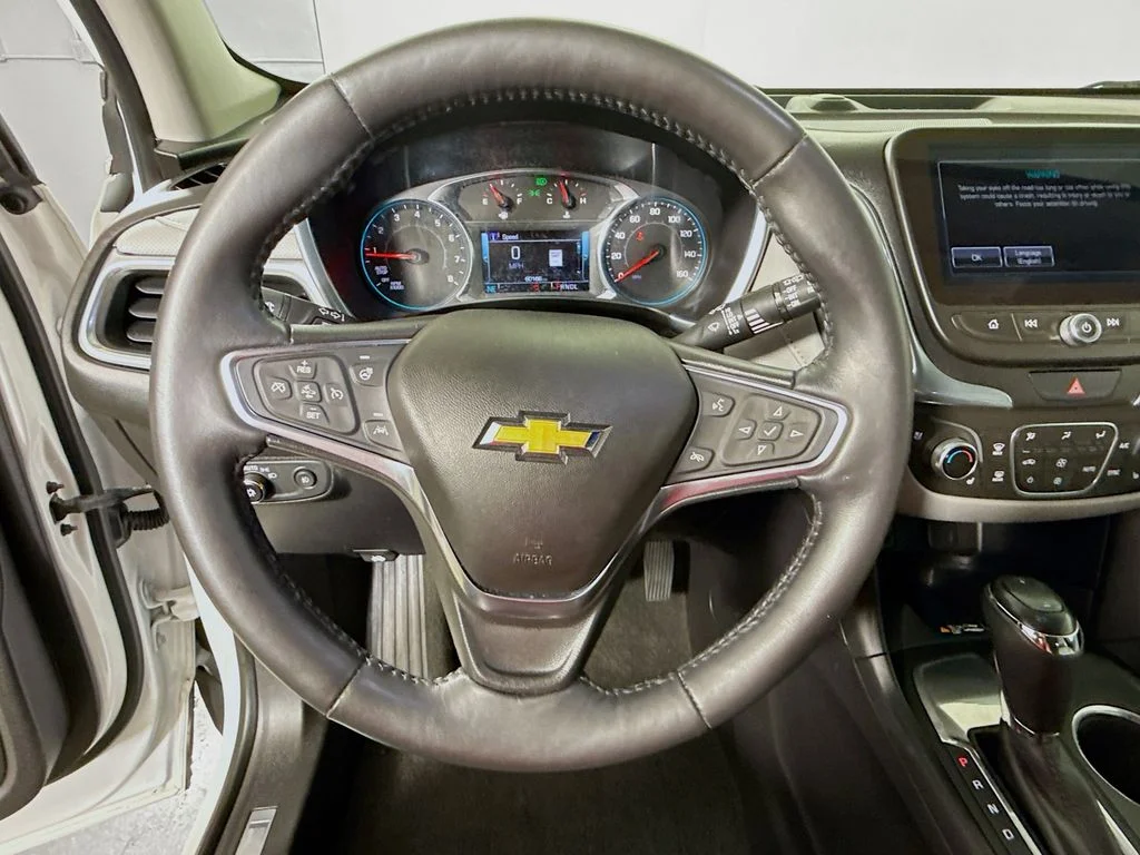 Used 2018 Iridescent Pearl Tricoat Chevrolet Premier image 12