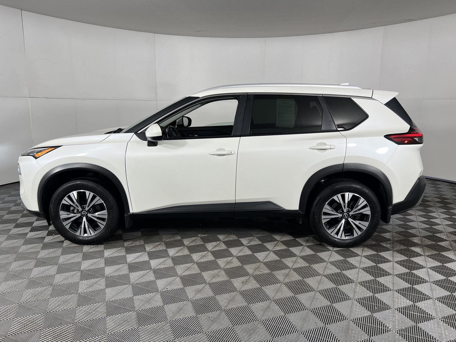Used 2023 Pearl White Tricoat Nissan SV image 5