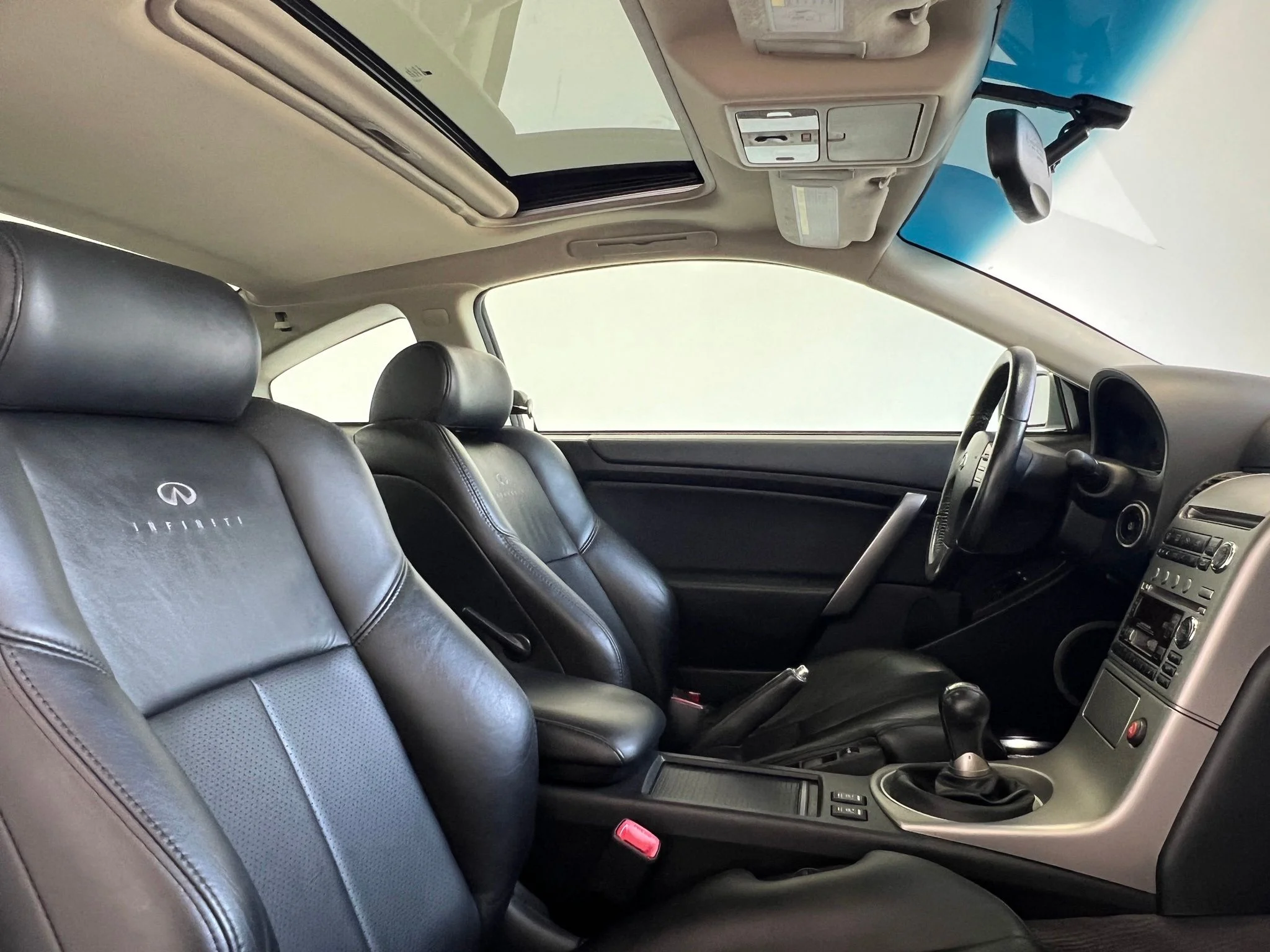 Used 2003  INFINITI Base image 19