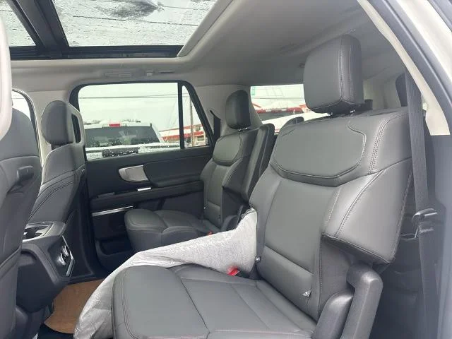 New 2025 Star White Metallic Tri-Coat Ford Active MAX image 32