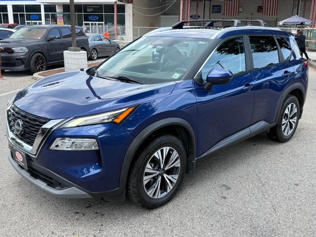 Used 2023 Blue Nissan SV image 4