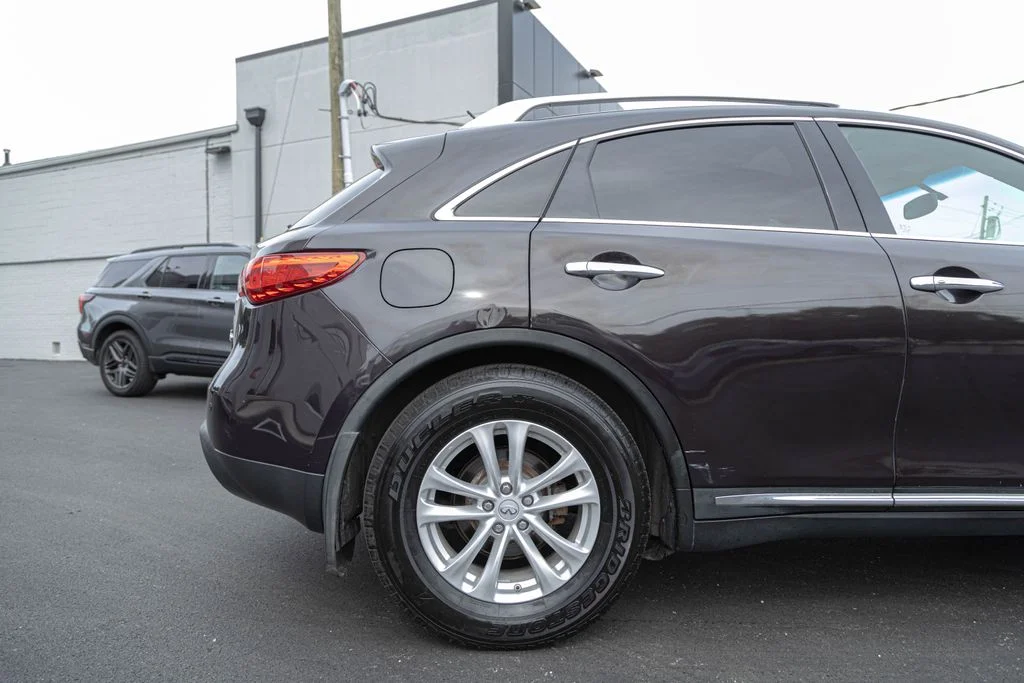 Used 2012 Black INFINITI Base image 18
